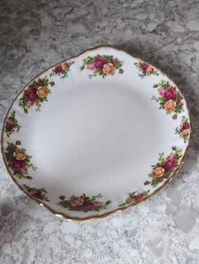 Fine Porcelain Floral Dinner Plate in White with Pink and Yellow Roses